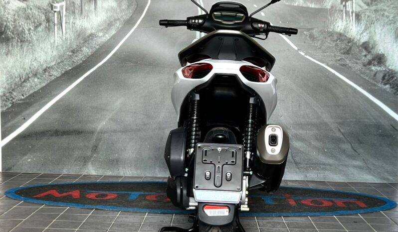 PIAGGIO BEVERLY 300 completo