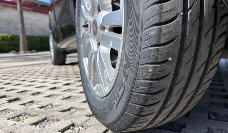 Fiat Punto Punto 5p 1.4 natural power 70cv completo